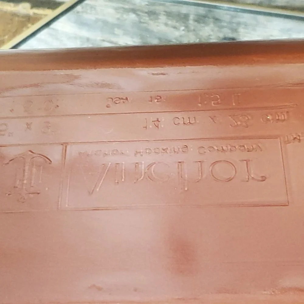 Anchor Hocking Non-Stick Brick Red Loaf Pan